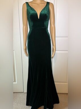 B Darlin Green Velvet Fitted V Neck Maxi Dress Size 1/2 Mermaid Prom Formal Gown